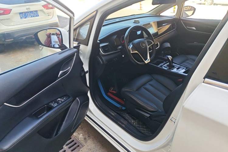 Used BYD Song MAX 2019 1.5T Automatic Smart Connect Ruiyi Sunroof Model 7 Seats China VI Standard Driver Seat