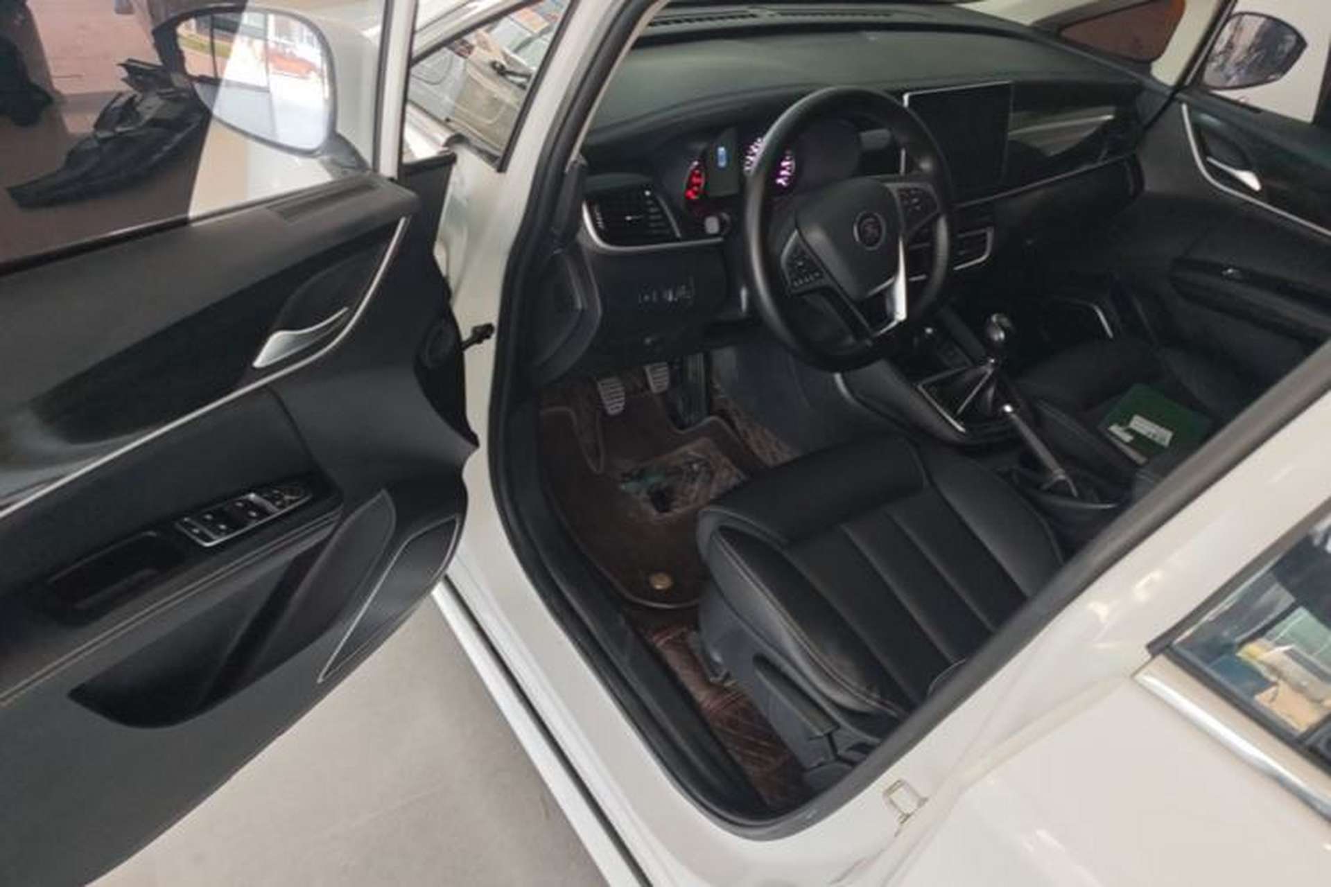 Used BYD Song MAX 2019 1.5T Manual Smart Connect Ruiyi Sunroof Model 7 Seats China VI Standard Driver Seat