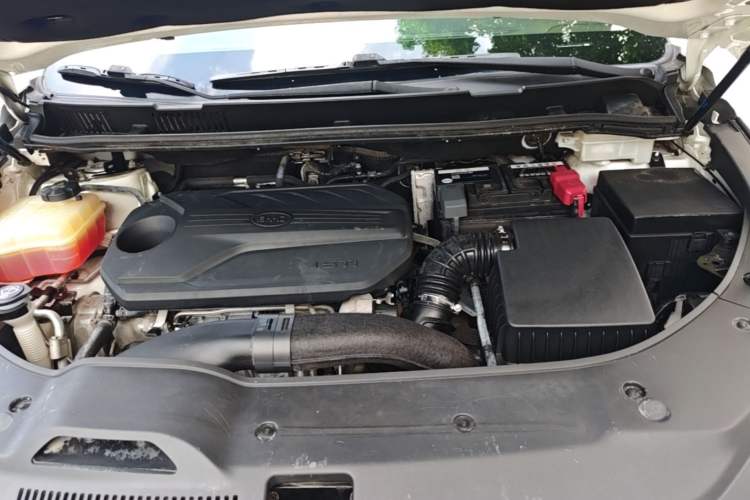 Used BYD Song MAX 2019 1.5T Automatic Smart Connect Ruiyi Sunroof Model 7 Seats China VI Standard Engine Bay
