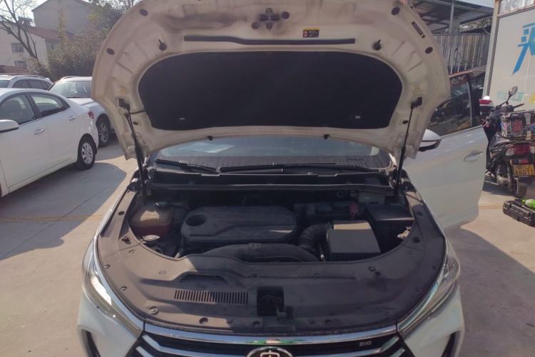 Used BYD Song MAX 2019 1.5T Automatic Smart Connect ZhiLian RuiDong Model 7 Seats China VI Standard Engine Bay