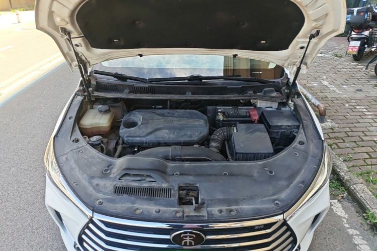 Used BYD Song MAX 2019 1.5T Automatic Smart Connect Ruiyi Sunroof Model 7 Seats China VI Standard Engine Bay