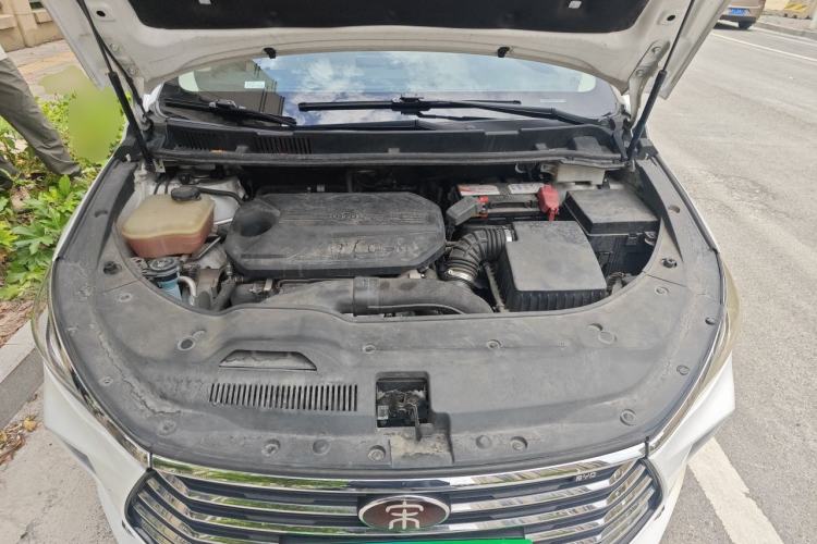 Used BYD Song MAX 2019 1.5T Automatic Smart Connect Ruiyi Model 7 Seats China V Emission Standard Engine Bay