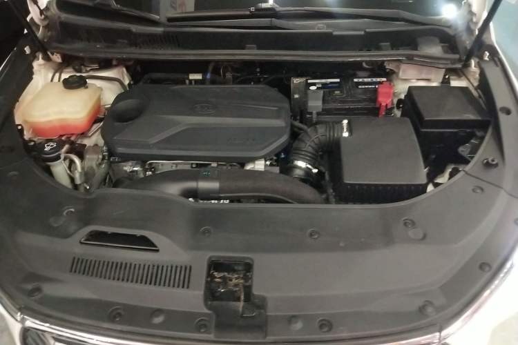 Used BYD Song MAX 2019 1.5T Automatic SmartConnect ZhiLian RuiDong Edition with 6 Seats China VI Standard Engine Bay