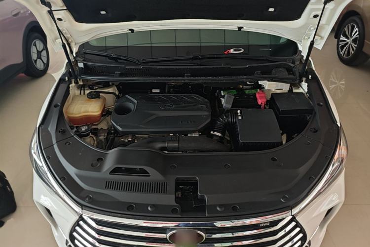 Used BYD Song MAX 2019 1.5T Automatic Smart Connect ZhiLian RuiDong Model 7 Seats China V Emission Standard Engine Bay