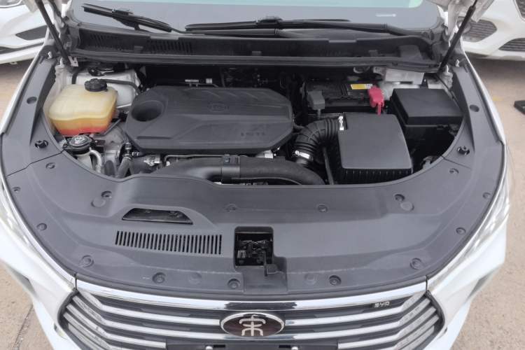 Used BYD Song MAX 2019 1.5T Automatic Smart Connect Prestige Model 6 Seats China V Standard Engine Bay