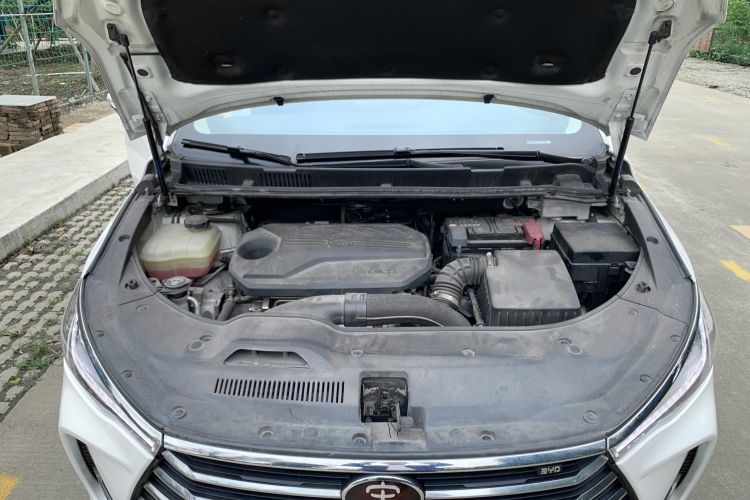 Used BYD Song MAX 2019 1.5T Automatic Smart Connect Ruiyi Model 7 Seats China V Emission Standard Engine Bay