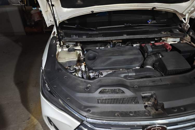 Used BYD Song MAX 2019 1.5T Automatic Smart Connect Prestige Model 6 Seats China VI Standard Engine Bay Right