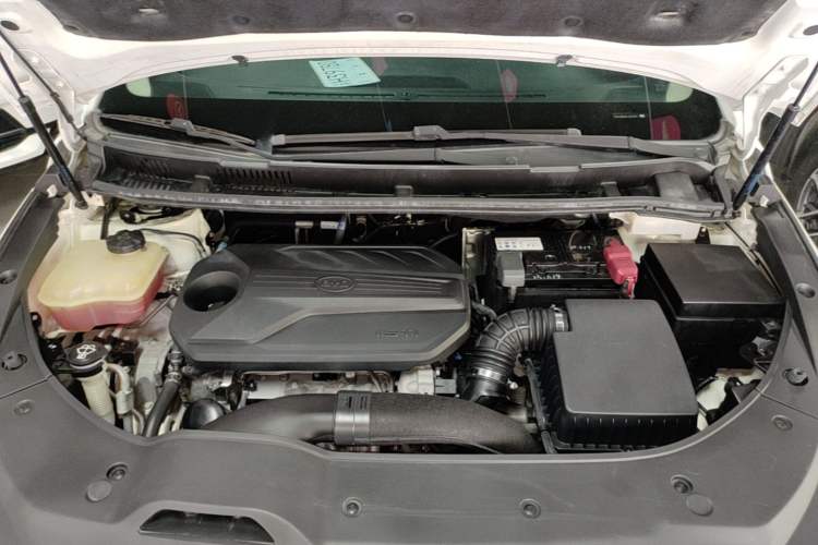 Used BYD Song MAX 2019 1.5T Automatic Smart Connect Ruiyi Sunroof Model 7 Seats China VI Standard Engine Bay