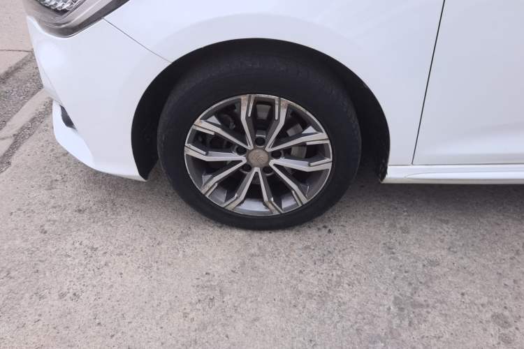 Used BYD Song MAX 2019 1.5T Automatic Smart Connect Prestige Model 6 Seats China V Standard Exterior 4