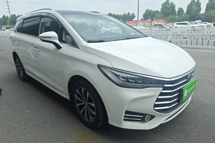 Used BYD Song MAX 2019 1.5T Automatic Smart Connect Prestige Model 6 Seats China VI Standard Front Right 45 Deg