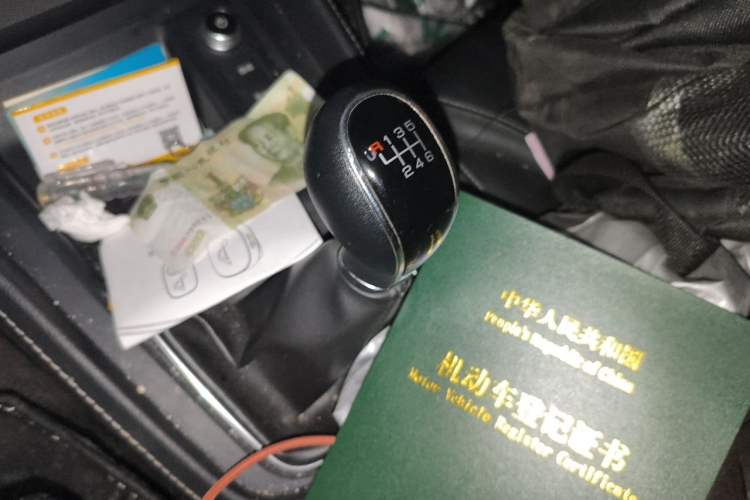 Used BYD Song MAX 2019 1.5T Manual Smart Connect Ruiyi Sunroof Model 7 Seats China VI Standard Gear Lever