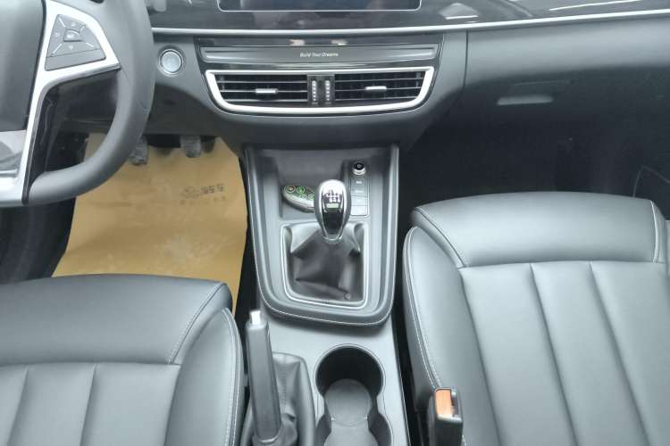 Used BYD Song MAX 2019 1.5T Manual Smart Connect Ruiyi Sunroof Model 7 Seats China VI Standard Gear Lever