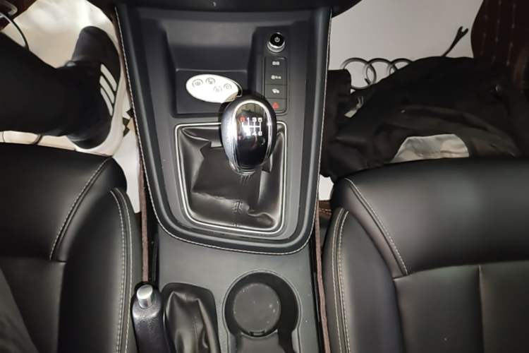 Used BYD Song MAX 2019 1.5T Manual Smart Connect Ruiyi Model 7 Seats China V Emission Standard Gear Lever
