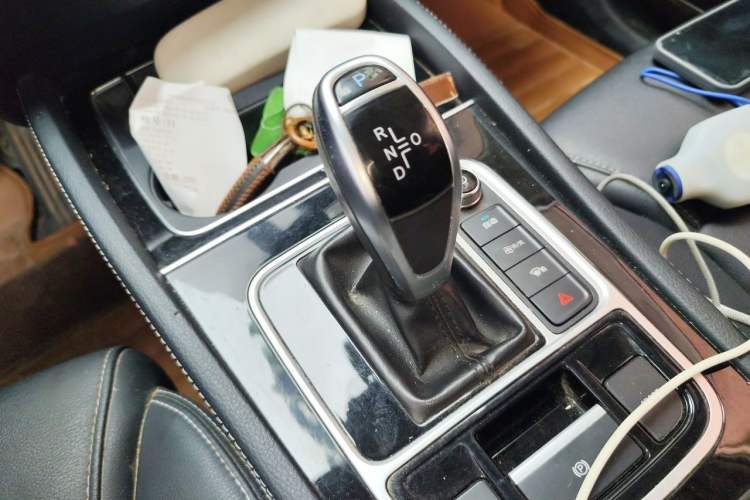 Used BYD Song MAX 2019 1.5T Automatic Smart Connect ZhiLian RuiDong 6-Seater China V Standard Gear Lever