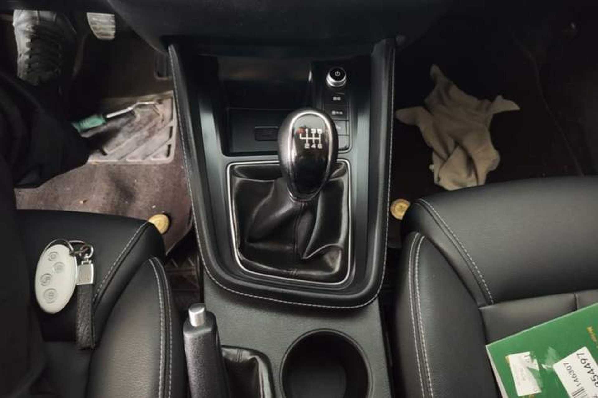 Used BYD Song MAX 2019 1.5T Manual Smart Connect Ruiyi Sunroof Model 7 Seats China VI Standard Gear Lever