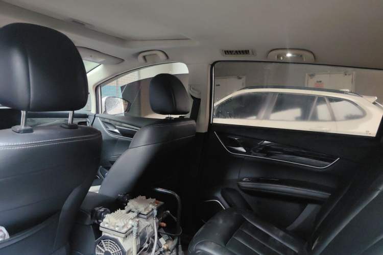 Used BYD Song MAX 2019 1.5T Manual Smart Connect Ruiyi Sunroof Model 7 Seats China VI Standard Headliner