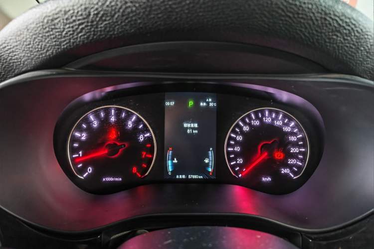 Used BYD Song MAX 2019 1.5T Automatic Smart Connect Ruiyi Sunroof Model 7 Seats China VI Standard Instrument Cluster