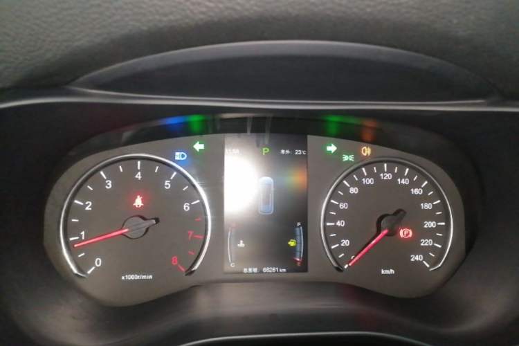 Used BYD Song MAX 2019 1.5T Automatic Smart Connect Ruiyi Sunroof Model 7 Seats China VI Standard Instrument Cluster