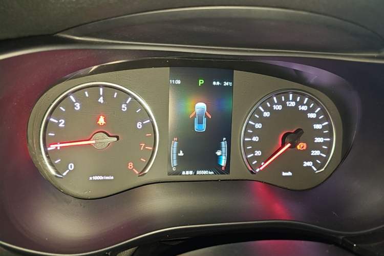 Used BYD Song MAX 2019 1.5T Automatic Smart Connect ZhiLian RuiDong Model 7 Seats China V Emission Standard Instrument Cluster