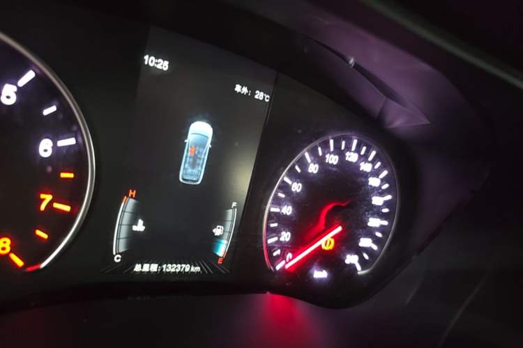 Used BYD Song MAX 2019 1.5T Manual Smart Connect Ruiyi Sunroof Model 6 Seats China VI Standard Instrument Cluster