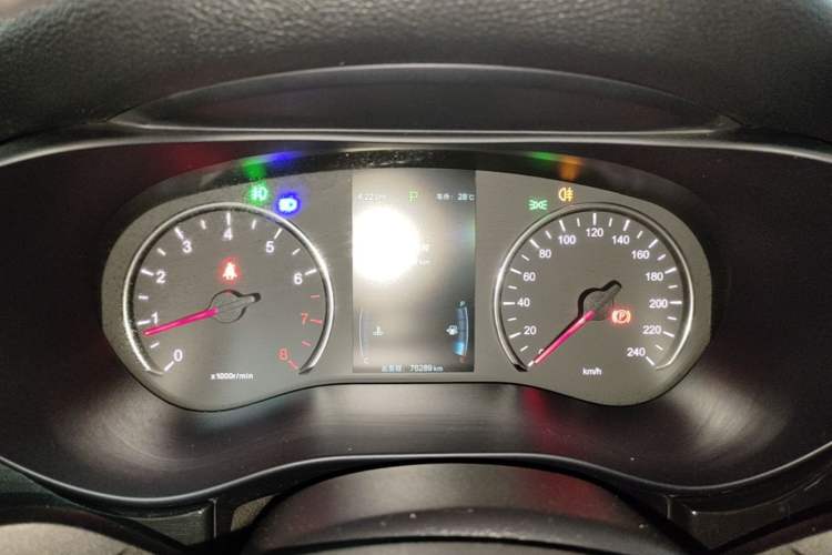 Used BYD Song MAX 2019 1.5T Automatic Smart Connect Ruiyi Sunroof Model 7 Seats China VI Standard Instrument Cluster