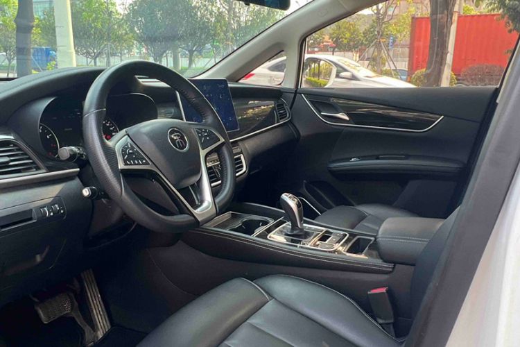 Used BYD Song MAX 2019 1.5T Automatic Smart Connect Ruiyi Sunroof Model 7 Seats China VI Standard Interior 4
