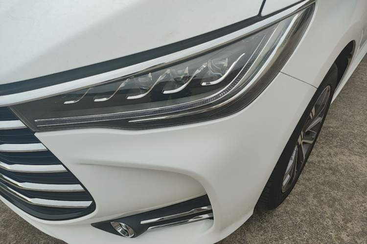 Used BYD Song MAX 2019 1.5T Automatic SmartConnect ZhiLian RuiDong Edition with 6 Seats China VI Standard Left Front Headlight