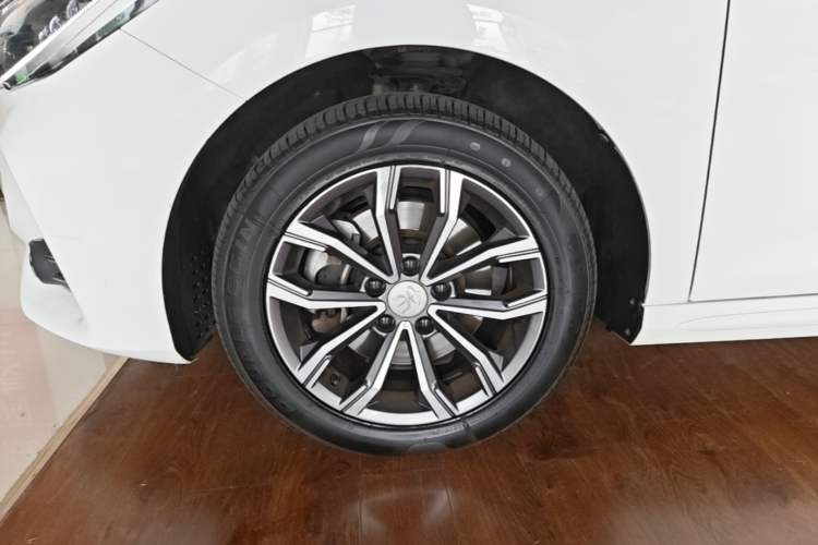 Used BYD Song MAX 2019 1.5T Automatic Smart Connect Ruiyi Sunroof Model 7 Seats China VI Standard Left Front Wheel Hub