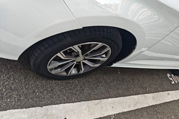 Used BYD Song MAX 2019 1.5T Automatic Smart Connect Ruiyi Sunroof Model 7 Seats China VI Standard Left Front Wheel Hub