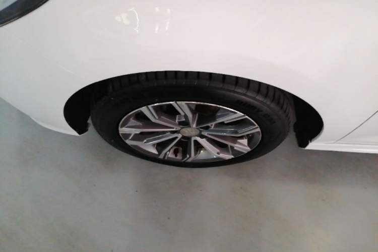 Used BYD Song MAX 2019 1.5T Automatic Smart Connect Ruiyi Sunroof Model 7 Seats China VI Standard Left Front Wheel Hub