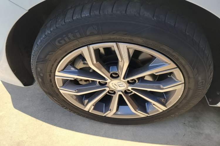 Used BYD Song MAX 2019 1.5T Automatic Smart Connect Ruiyi Sunroof Version 6 Seats China VI Standard Left Front Wheel Hub