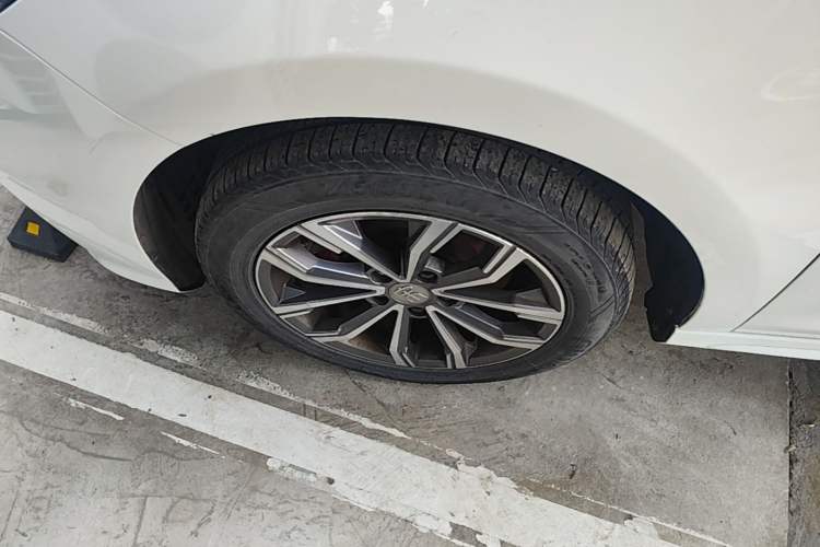 Used BYD Song MAX 2019 1.5T Automatic Smart Connect Ruiyi Sunroof Model 7 Seats China VI Standard Left Front Wheel Hub