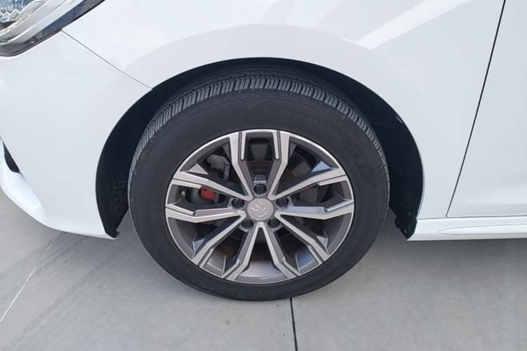 Used BYD Song MAX 2019 1.5T Automatic Smart Connect Ruiyi Sunroof Model 7 Seats China VI Standard Left Front Wheel Hub