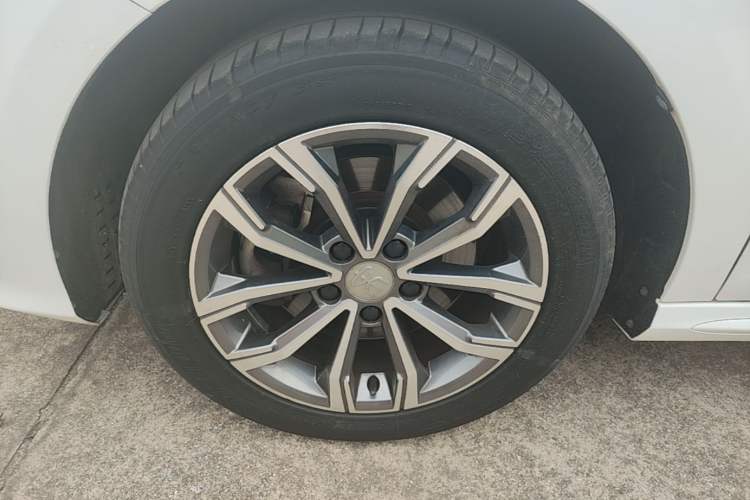 Used BYD Song MAX 2019 1.5T Automatic SmartConnect ZhiLian RuiDong Edition with 6 Seats China VI Standard Left Front Wheel Hub