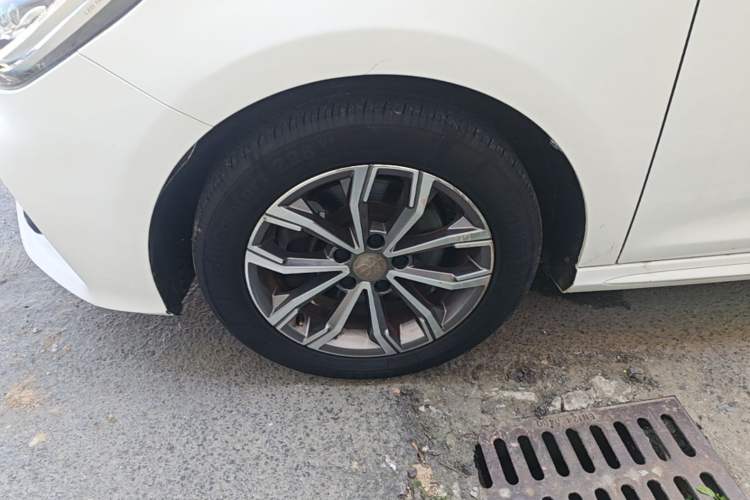 Used BYD Song MAX 2019 1.5T Automatic Smart Connect Ruiyi Sunroof Model 7 Seats China VI Standard Left Front Wheel Hub