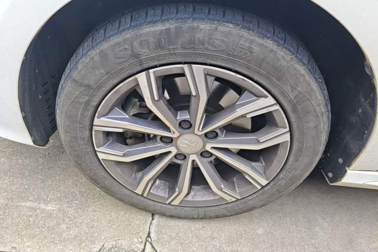 Used BYD Song MAX 2019 1.5T Automatic Smart Connect Ruiyi Sunroof Version 6 Seats China VI Standard Left Front Wheel Hub