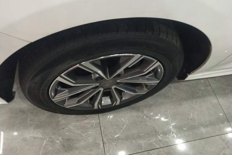 Used BYD Song MAX 2019 1.5T Automatic SmartConnect ZhiLian RuiDong Edition with 6 Seats China VI Standard Left Front Wheel Hub
