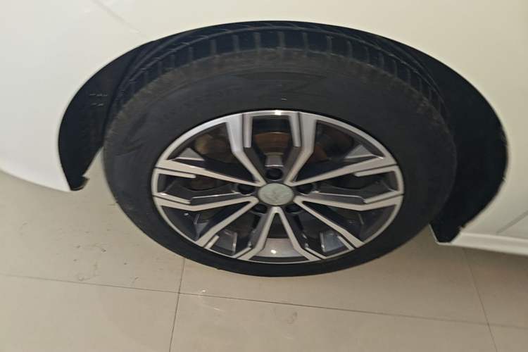 Used BYD Song MAX 2019 1.5T Automatic Smart Connect ZhiLian RuiDong Model 7 Seats China V Emission Standard Left Front Wheel Hub
