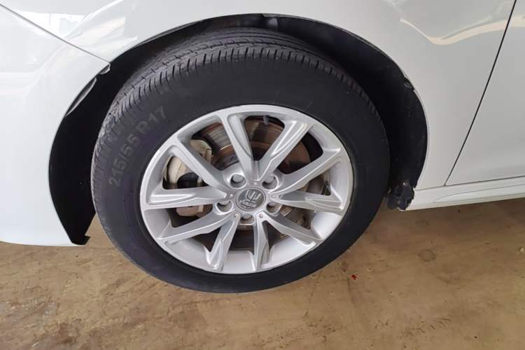 Used BYD Song MAX 2019 1.5T Manual Smart Connect Ruiyi Model 7 Seats China V Emission Standard Left Front Wheel Hub