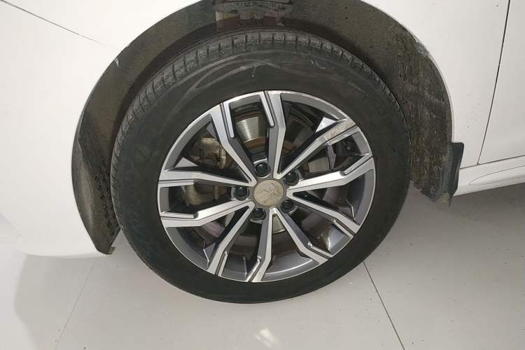 Used BYD Song MAX 2019 1.5T Automatic Smart Connect Ruiyi Sunroof Version 6 Seats China VI Standard Left Front Wheel Hub