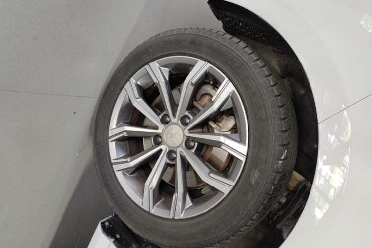Used BYD Song MAX 2019 1.5T Automatic Smart Connect Ruiyi Sunroof Model 7 Seats China VI Standard Left Front Wheel Hub