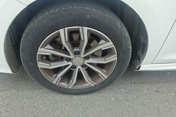 Used BYD Song MAX 2019 1.5T Automatic Smart Connect Prestige Model 6 Seats China VI Standard Left Front Wheel Hub