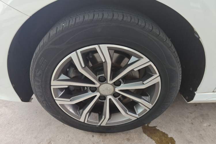 Used BYD Song MAX 2019 1.5T Automatic Smart Connect Prestige Model 6 Seats China VI Standard Left Front Wheel Hub
