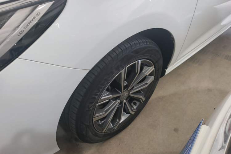 Used BYD Song MAX 2019 1.5T Automatic Smart Connect Ruiyi Sunroof Model 7 Seats China VI Standard Left Front Wheel Hub