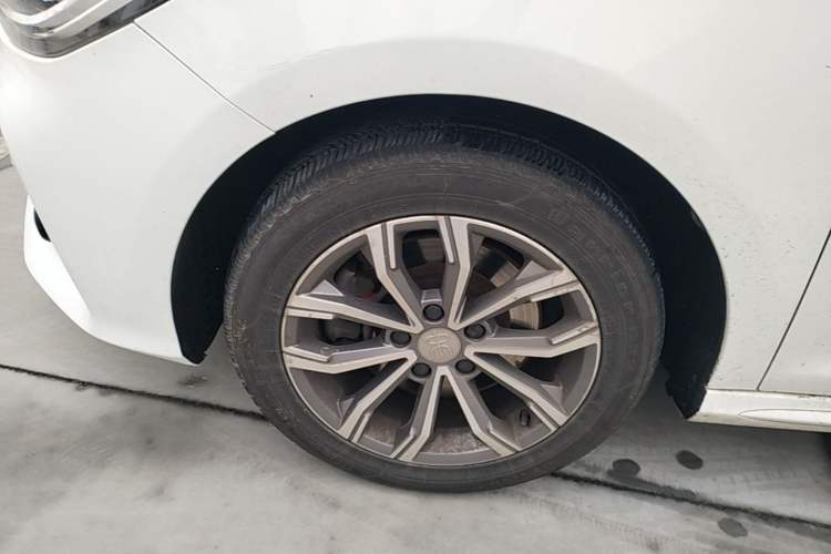 Used BYD Song MAX 2019 1.5T Automatic Smart Connect Ruiyi Sunroof Model 7 Seats China VI Standard Left Front Wheel Hub