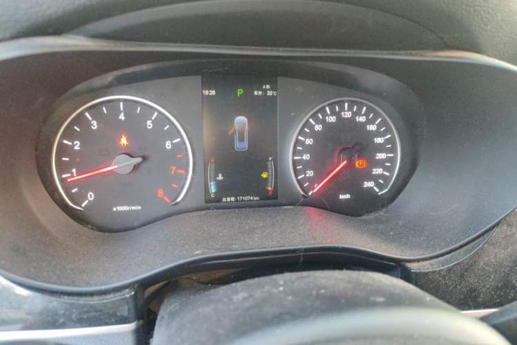 Used BYD Song MAX 2019 1.5T Automatic Smart Connect ZhiLian RuiDong Model 7 Seats China V Emission Standard Odometer Close Up