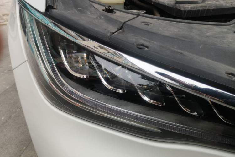 Used BYD Song MAX 2019 1.5T Manual Smart Connect Ruiyi Sunroof Model 7 Seats China VI Standard Right Front Headlight