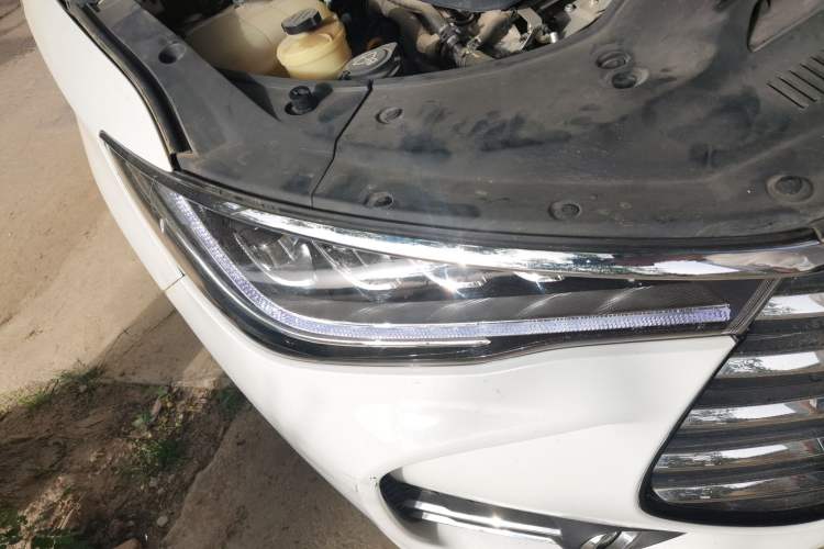 Used BYD Song MAX 2019 1.5T Manual Smart Connect Ruiyi Sunroof Model 7 Seats China VI Standard Right Front Headlight