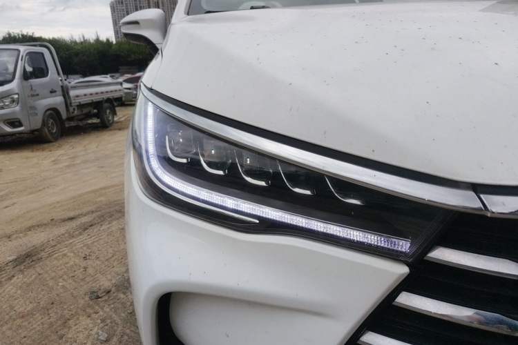 Used BYD Song MAX 2019 1.5T Automatic Smart Connect Ruiyi Model 6-Seater China V Standard Right Front Headlight