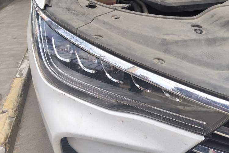 Used BYD Song MAX 2019 1.5T Automatic Smart Connect Prestige Model 6 Seats China VI Standard Right Front Headlight